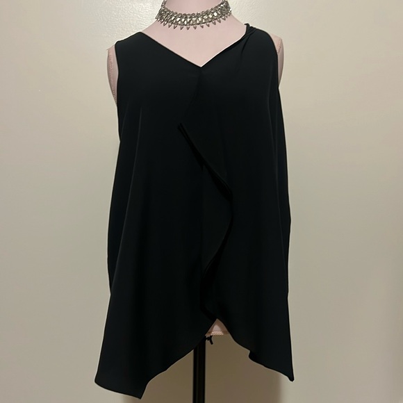 The Limited Tops - The limited black flow tank in size large